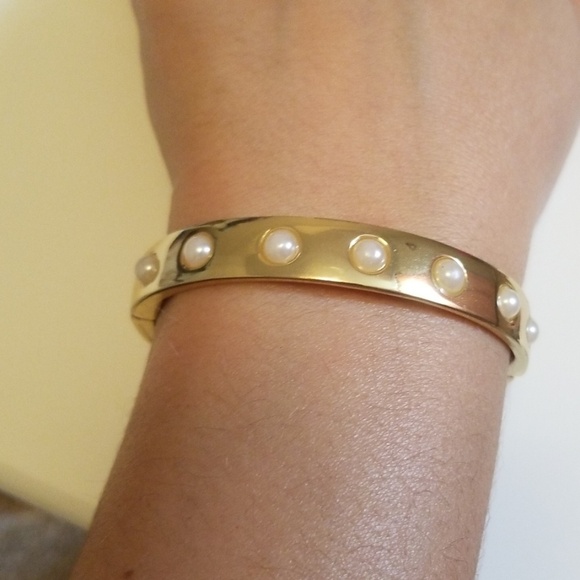 SALE 😍 4/$15 Pearl/Glitter gold hinge bracelet - Picture 4 of 5